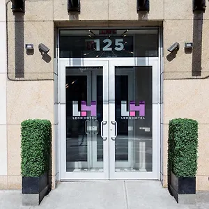 Otel Leon Les